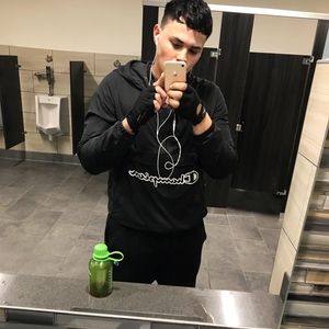 Meet your Posher, Zay